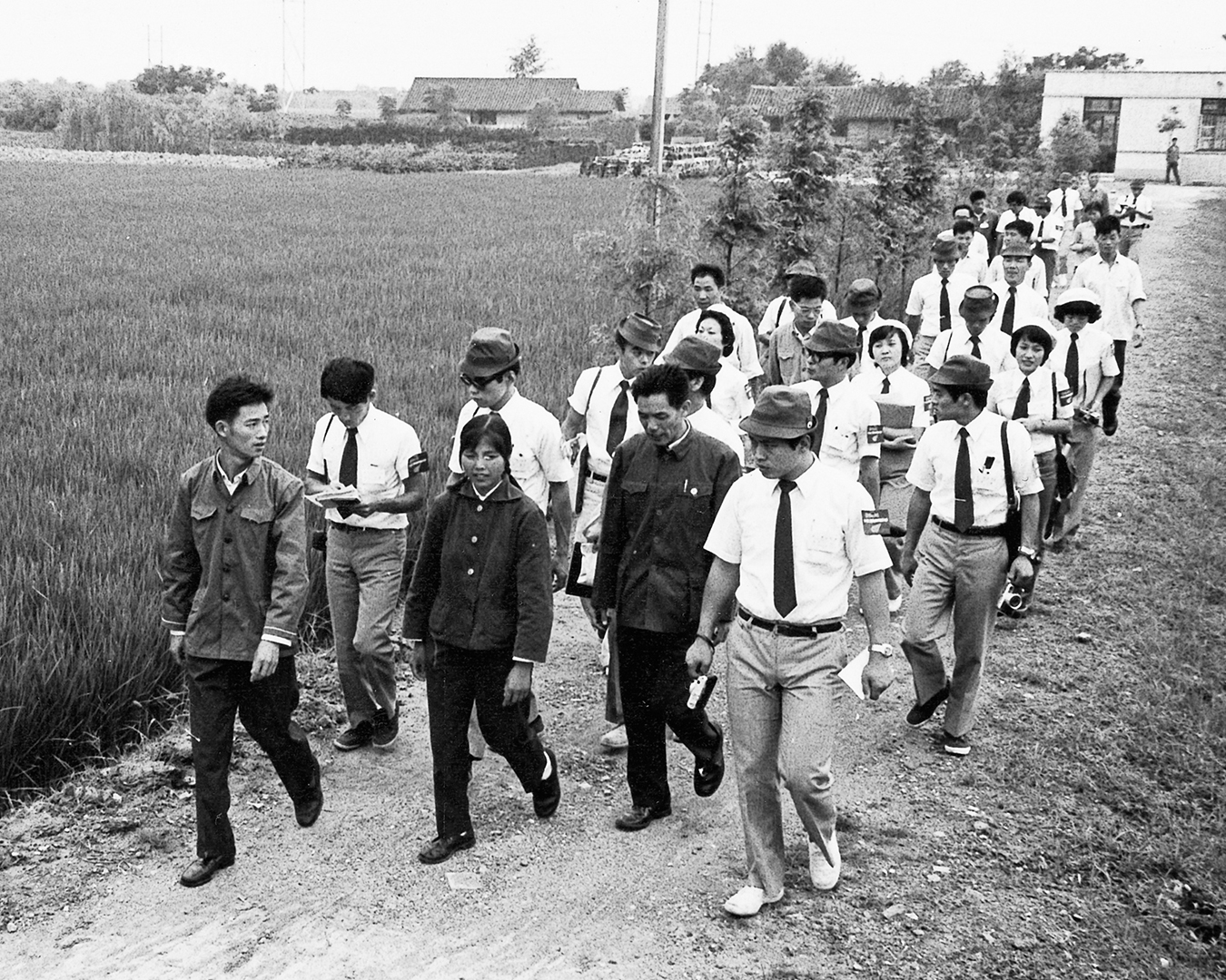 1973年，日本友好之船访华团参观农村